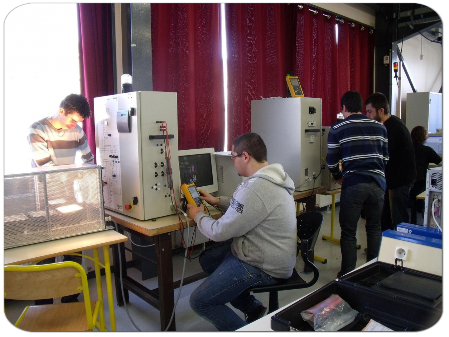 Atelier d’Electrotechnique du lycée en Essais de systèmes
